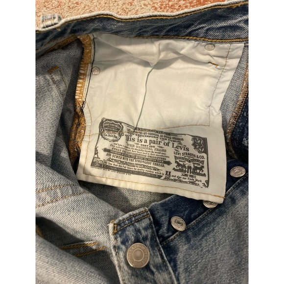 Levi's Women's 501 Original Shorts‎ Distressed Button Up, Fringe Size 27 - Picture 5 of 7